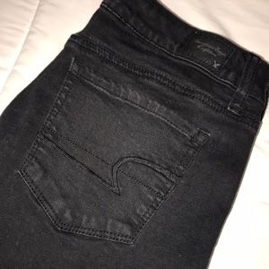 NEVER WORN BLACK AMERICAN EAGLE JEANS